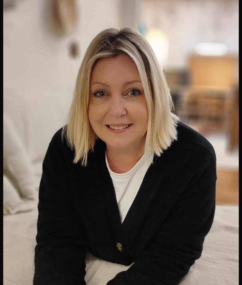 Karen D'Oliveira Artist and Owner at Tavira d'Artes and Vale do Lobo Artes